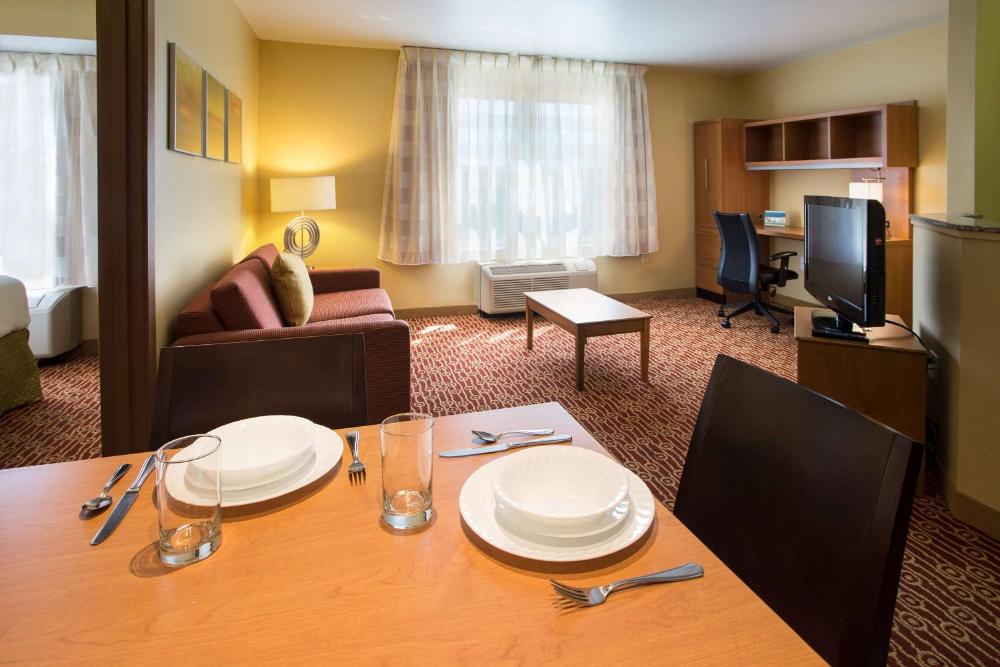 One Bedroom Suite Queen interior